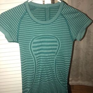 Lulu lemon t shirt